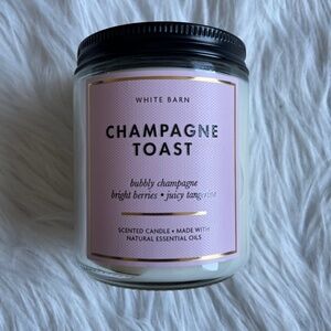 Bath and Body Works/White Barn Champagne Toast Single Wick Candle
